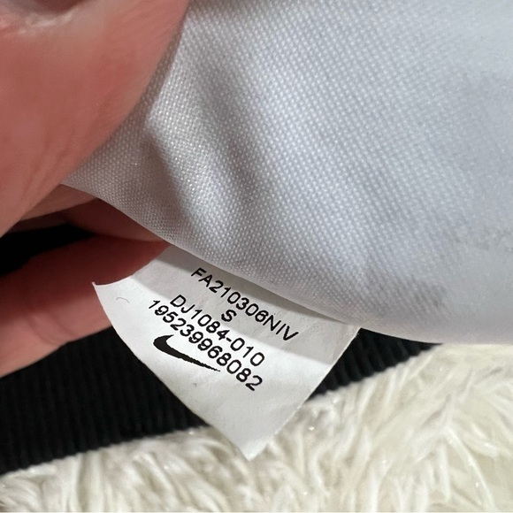 Nike Black Floral Print Crop Pullover Hoodie Size small Long Sleeve DJ1084-010 - Picture 9 of 11